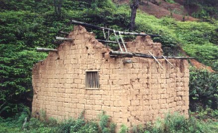 Abandoned farm building near Wuhua, 1998